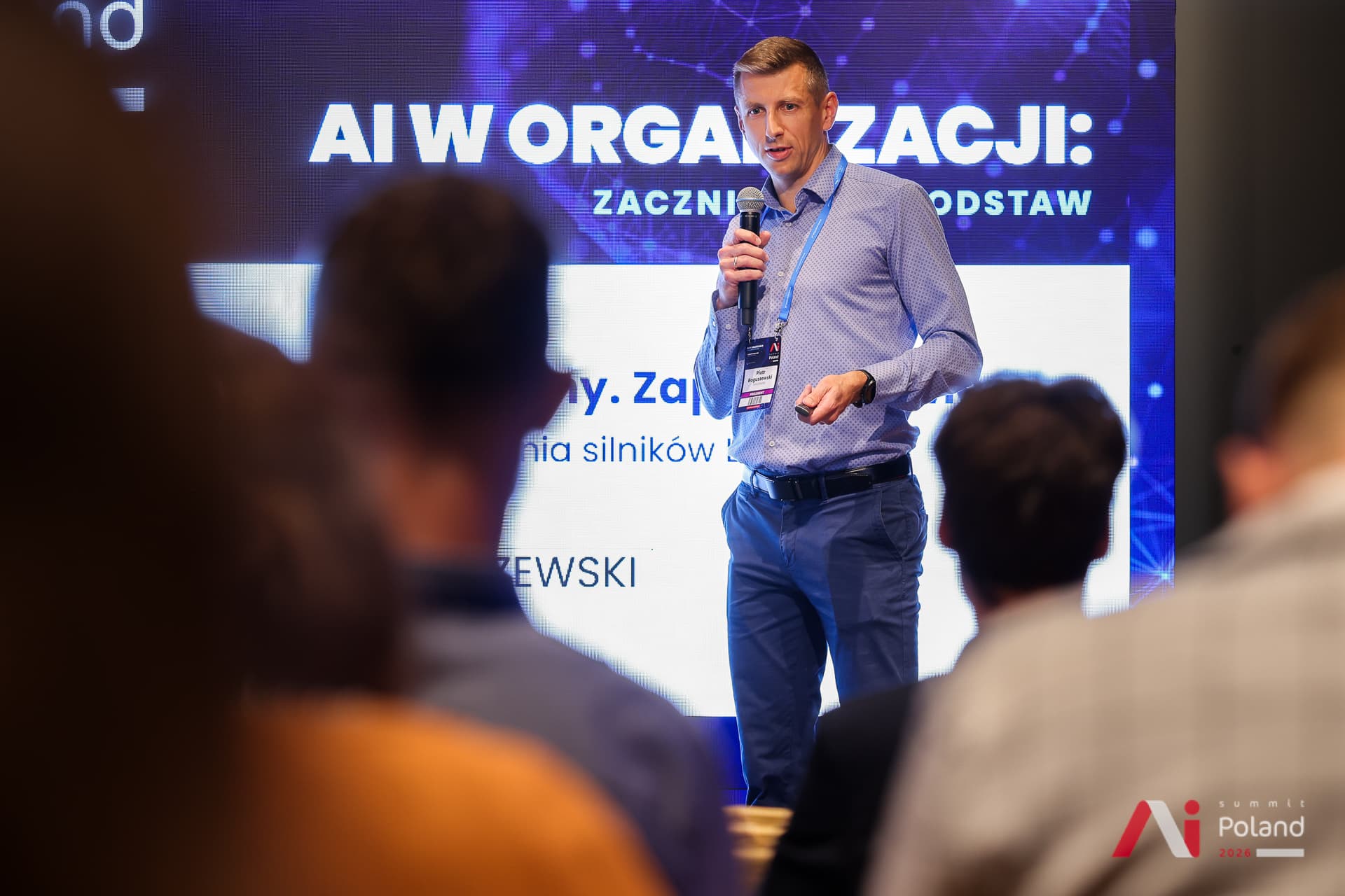 Piotr Boguszewski speaking to conference attendees